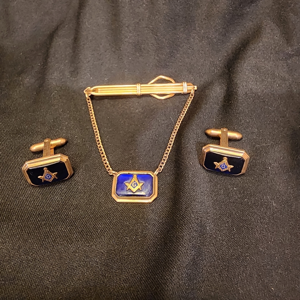 Vintage Masonic cuff links and tie pin set